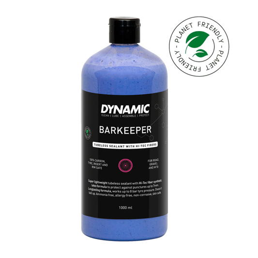 Dynamic Bar Keeper Tubeless Tire Sealant 1000 ml tubeless-litku tiivistää renkaan puhkeamat nopeasti ja ylläpitää luotettavaa tubeless-suojaa gravel-, maantie- ja maastopyörissä.