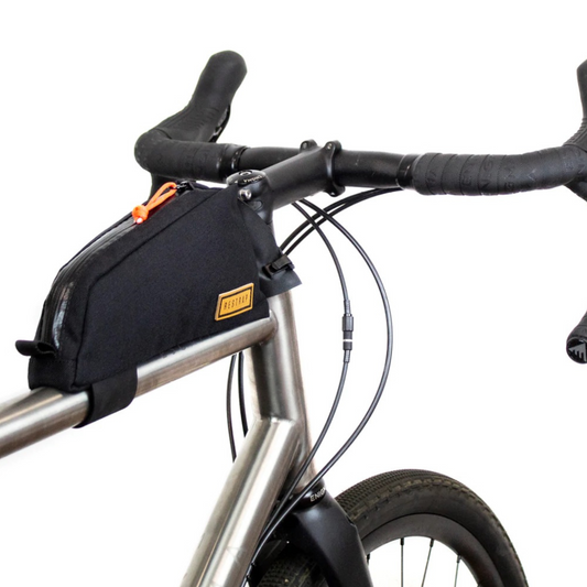 Restrap Top Tube Bag 0,8 l kompakti runkolaukku pyörän yläputkessa energiapatukoiden, työkalujen ja tarvikkeiden kuljettamiseen