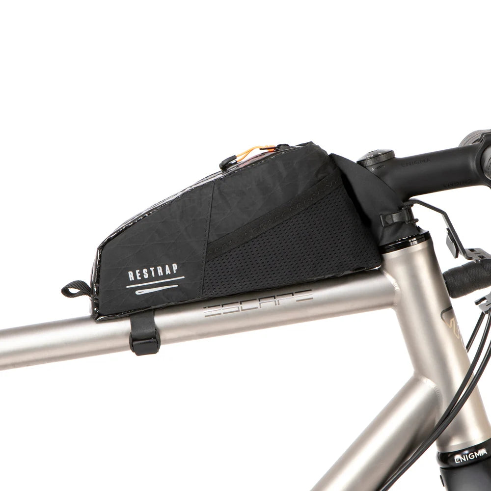 Restrap Adventure Race Top Tube Bag Short 1,2 l vedenpitävä runkolaukku yläputkeen asennettuna pitkille soralenkeille