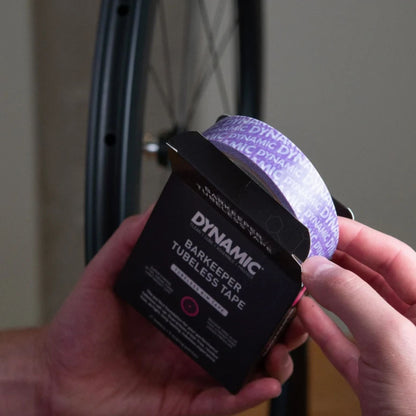 Dynamic Barkeeper Tubeless Rim Tape -rulla tubeless-kiekkojen teippaukseen. Kestävä ristikkäiskuiturakenteinen vanneteippi.