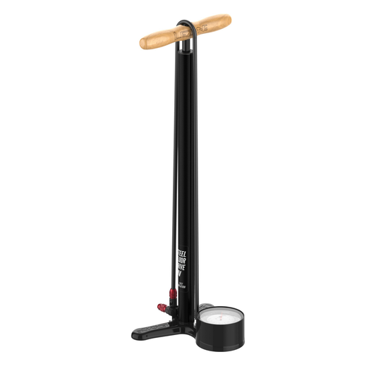 Lezyne Steel Floor Drive 3.5 HV lattiapumppu analogisella painemittarilla gravel-, maasto- ja bikepacking-pyörille