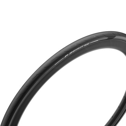 Pirelli P ZERO Race TLR maantierenkaan kulutuspinta on optimoitu nopeaan vierintään, tarkkaan ohjautuvuuteen ja varmaan pitoon asfaltilla.