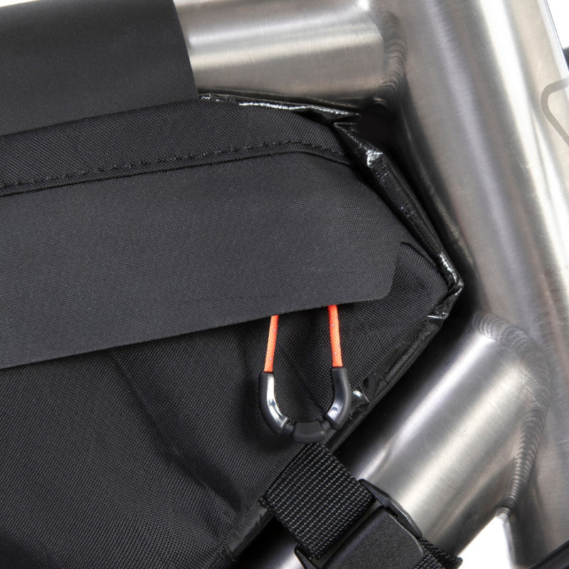 Restrap Adventure Race Frame Bag Large etukiinnitys ja runkoon integroitu bikepacking-ratkaisu