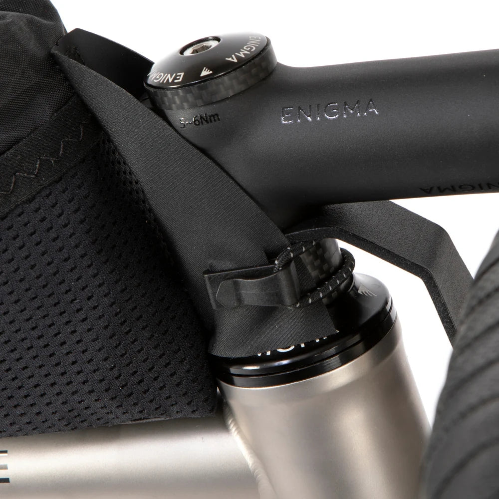 Restrap Adventure Race Top Tube Bag Short 1,2 l MOLLE Hypalon -kiinnitys vakautta ja tukevaa asennusta varten