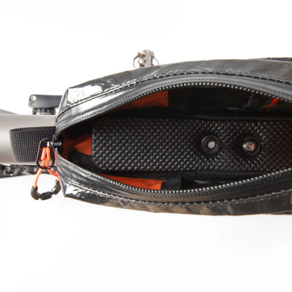 Restrap Adventure Race Top Tube Bag Short 1,2 l bolt-on-kiinnitysjärjestelmä pyörän yläputkeen