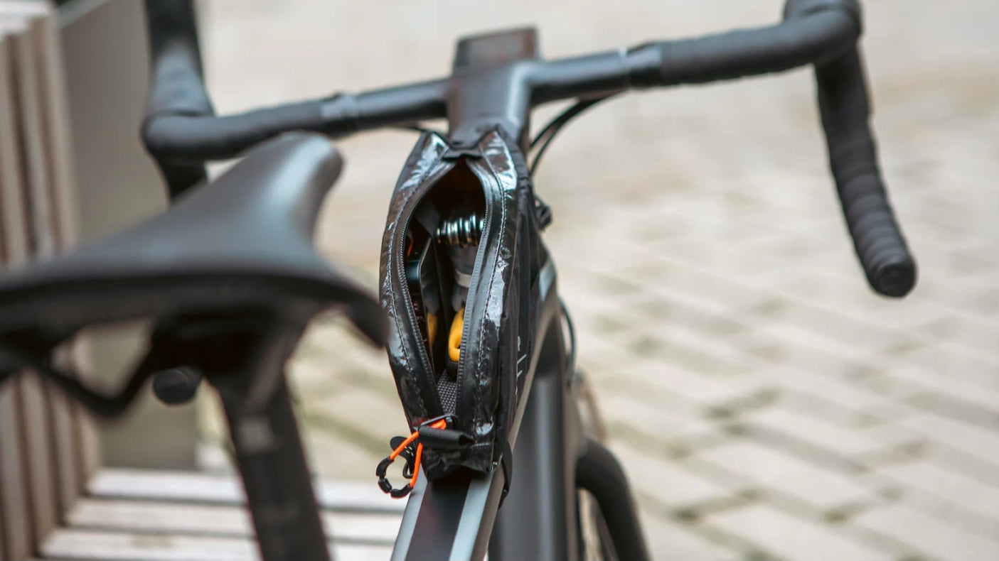 Restrap Adventure Race Top Tube Bag Short 1,2 l sisäiset säilytysratkaisut pitkän matkan gravel- ja ultra-ajoon