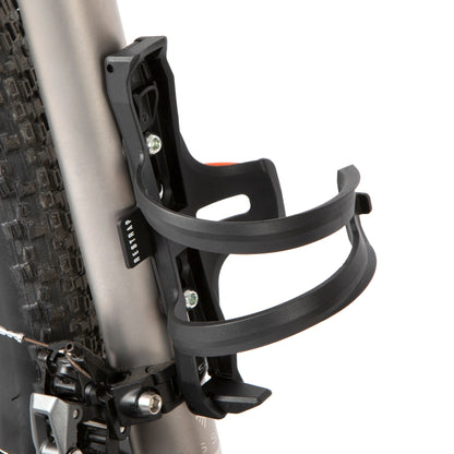 Restrap Side Release Bottle Cage -juomapullotelineen kiinnitys gravel-pyörän satulaputken pullotelinepultteihin