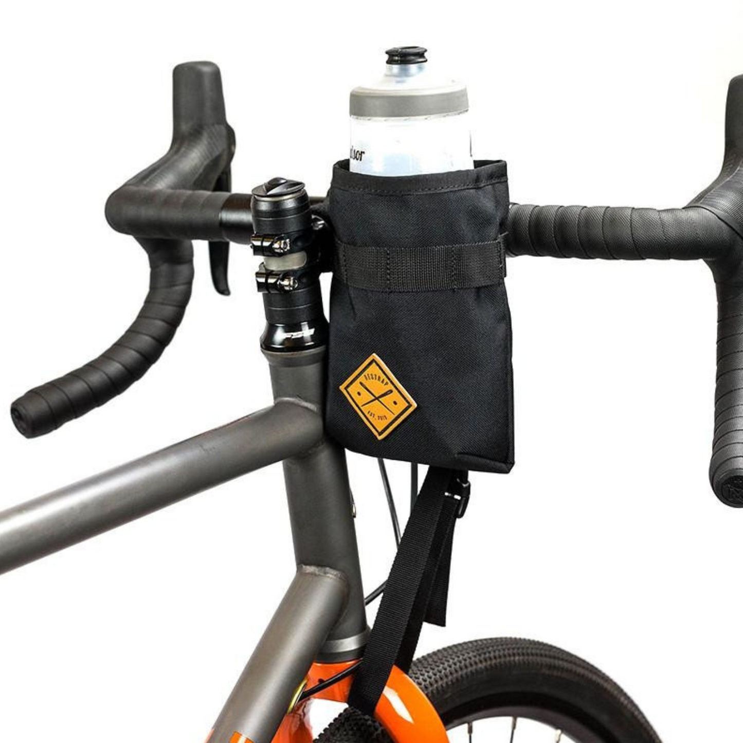 Restrap Stem Bag ohjainkannatinlaukku asennettuna gravel-pyörään juomapullon säilyttämistä varten