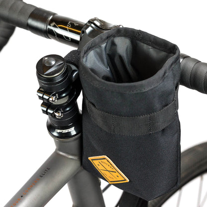 Restrap Stem Bag bikepacking-ohjainkannatinlaukku kiinnitettynä gravel-pyörän ohjainkannattimeen lisäsäilytystä varten