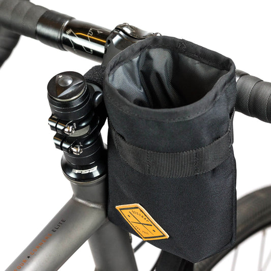 Restrap Stem Bag bikepacking-ohjainkannatinlaukku kiinnitettynä gravel-pyörän ohjainkannattimeen lisäsäilytystä varten
