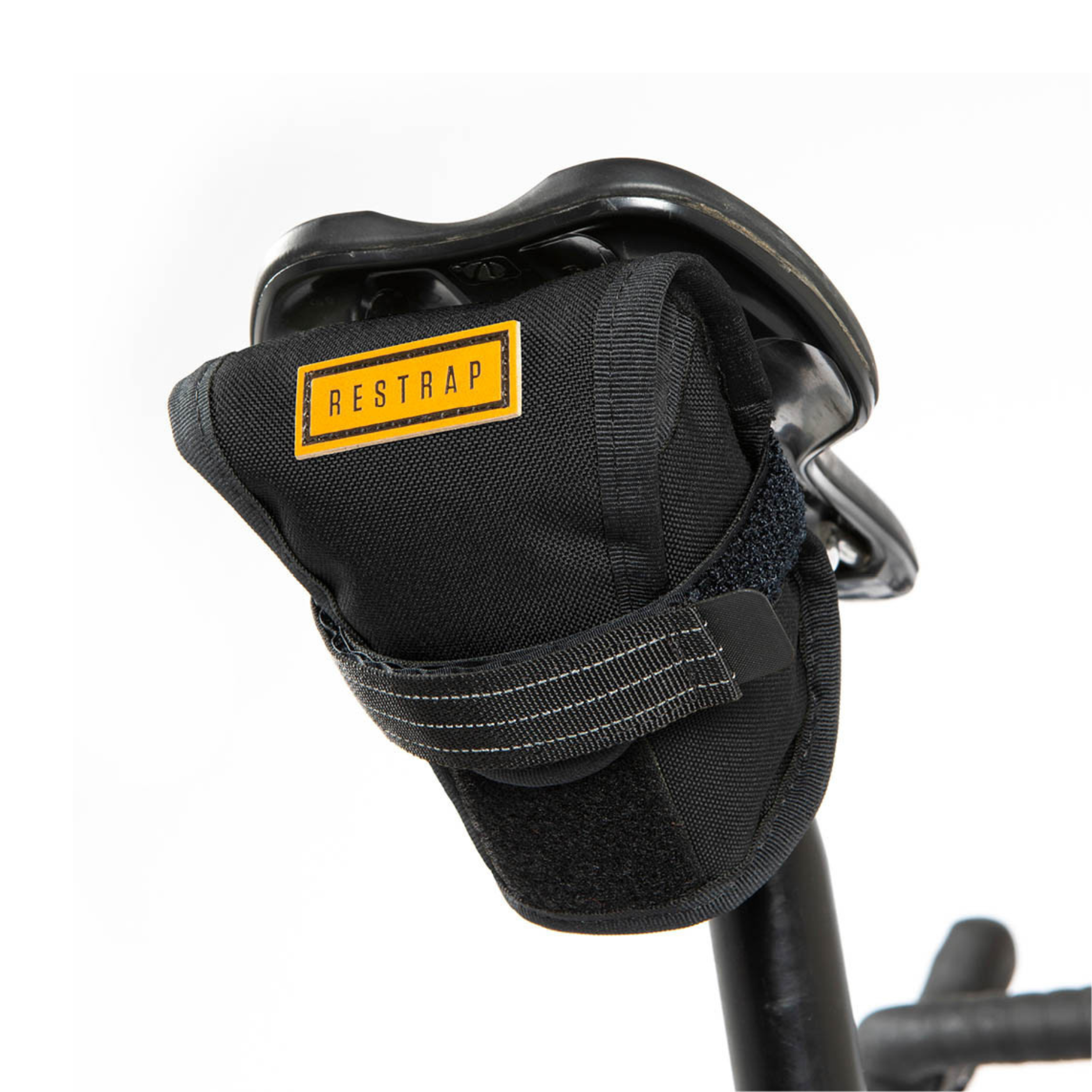 Restrap Tool Pouch 0,6 l musta työkalulaukku pyöräilyn varaosien ja työkalujen kuljettamiseen