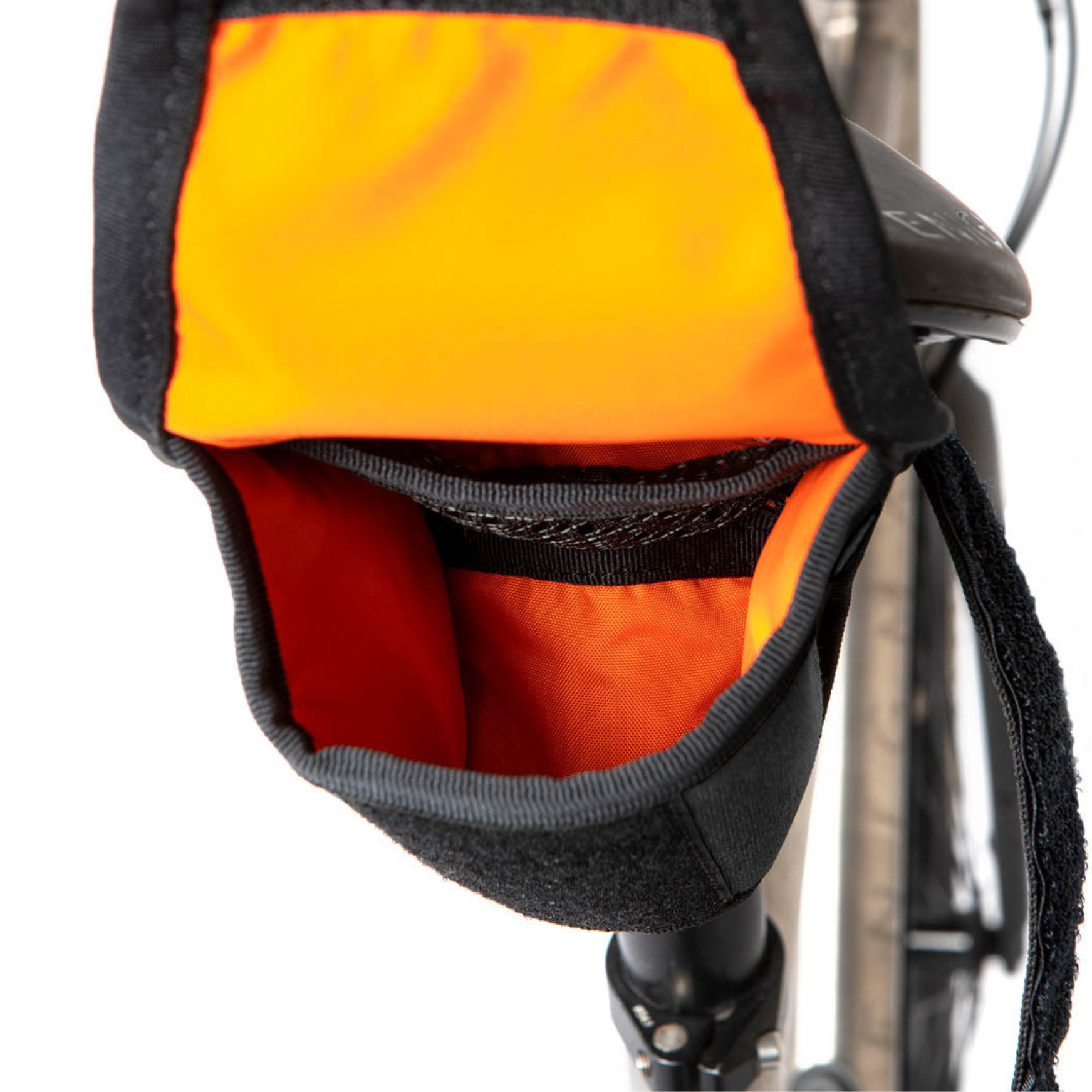 Restrap Tool Pouch 0,6 l työkalulaukun sisätila ja säilytystasku pyörän työkaluille ja varaosille