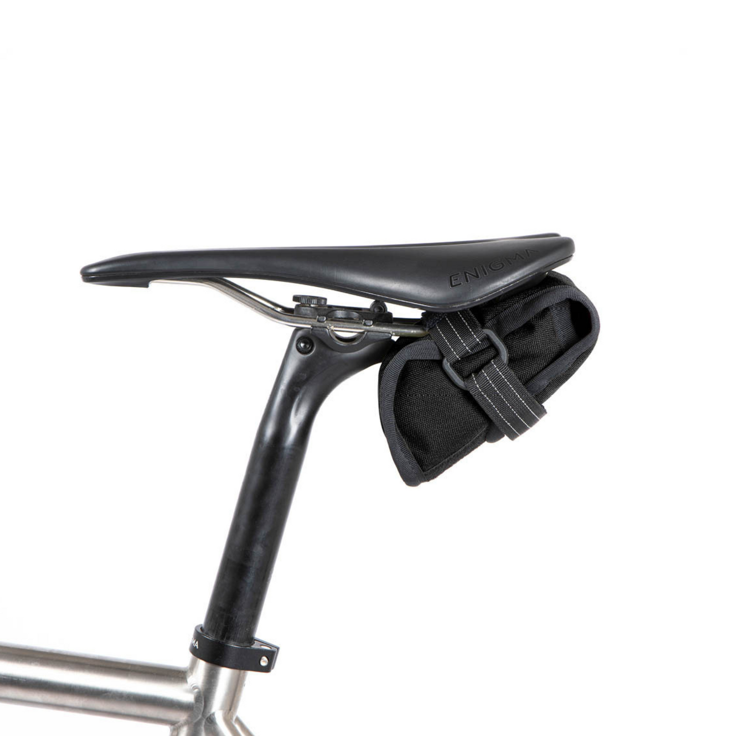 Restrap Tool Pouch 0,6 l kevyt satulan alle kiinnitettävä työkalulaukku gravel- ja bikepacking-käyttöön
