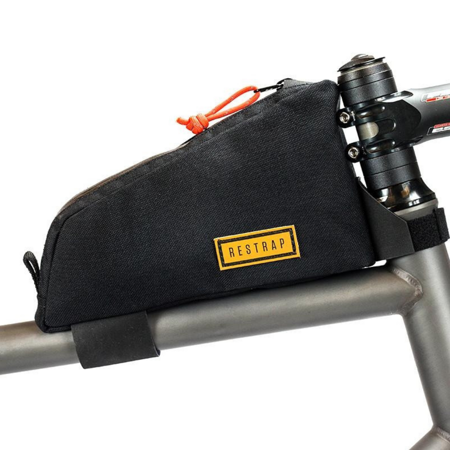 Restrap Top Tube Bag 0,8 l vedenpitävä runkolaukku asennettuna pyörän yläputkeen gravel- ja bikepacking-käyttöön