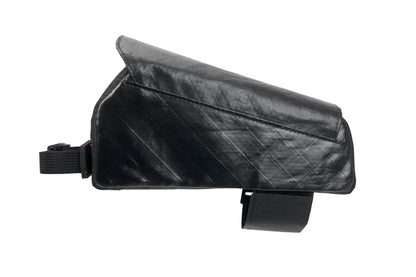 Revelate Designs Mag-Tank EcoPac kevyt vaakaputkilaukku gravel-, maantie- ja bikepacking-pyöräilyyn sivuprofiilissa